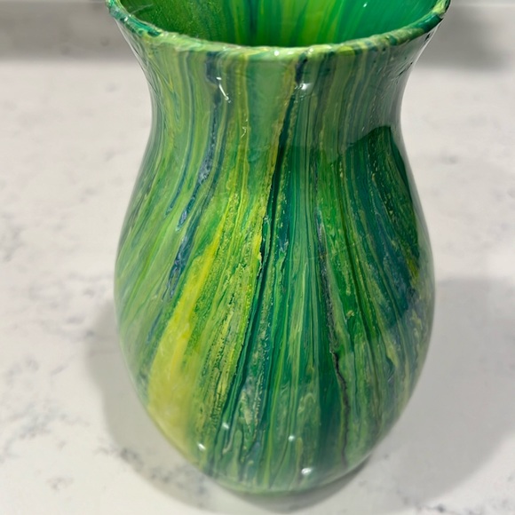 Handmade Vase in shade of green - Picture 4 of 7